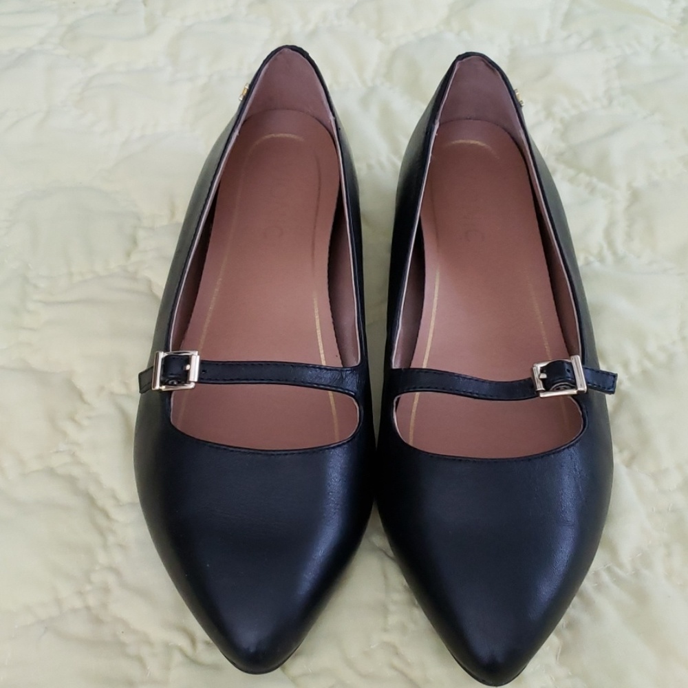 Vionic 7.5 WIDE black shoe Delilah style